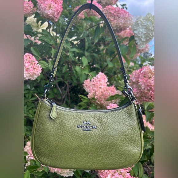Coach Teri Olive Green Hobo Shoulder Crossbody Bag Like New CJ517 - Picture 1 of 17